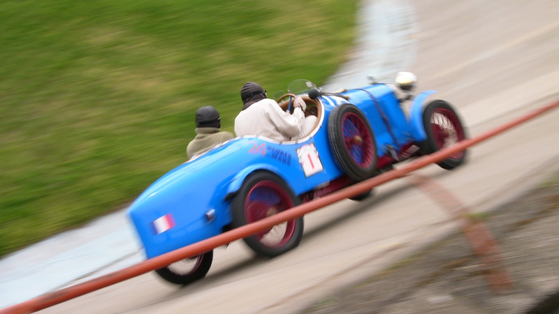 Illustration for article titled Vintage cars descend upon 115-year-old Velodrome